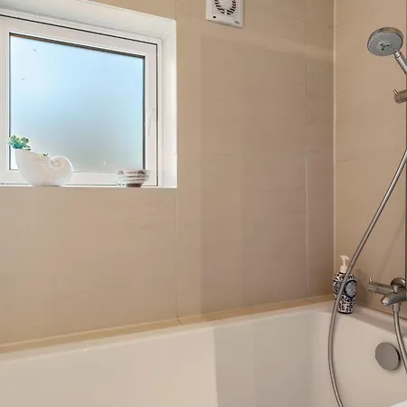 3 Bedroom Cozy In 산데피요르드