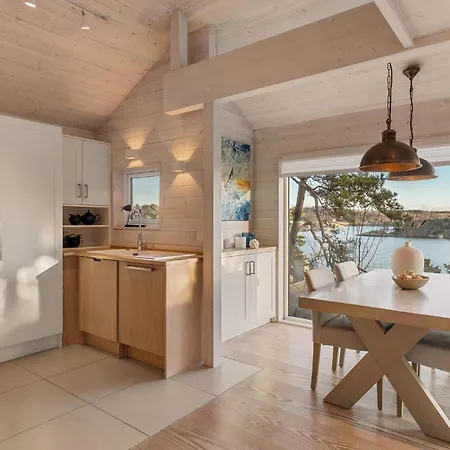 Stunning In With Kitchen