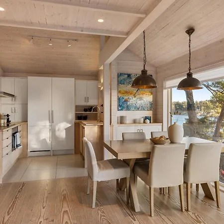 Holiday home Stunning In With Kitchen
