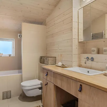 3 Bedroom Cozy In 펜션 *