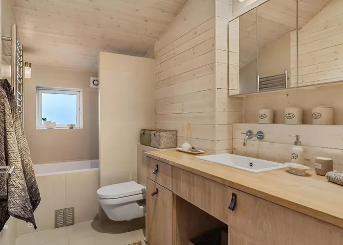 3 Bedroom Cozy In Feriehus *